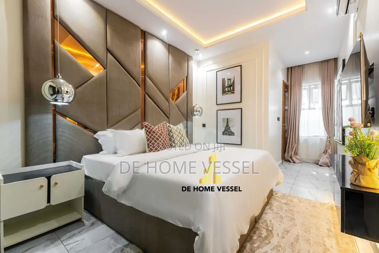 Furnished 2bdrm Penthouse in Lekki Phase 1 for sale