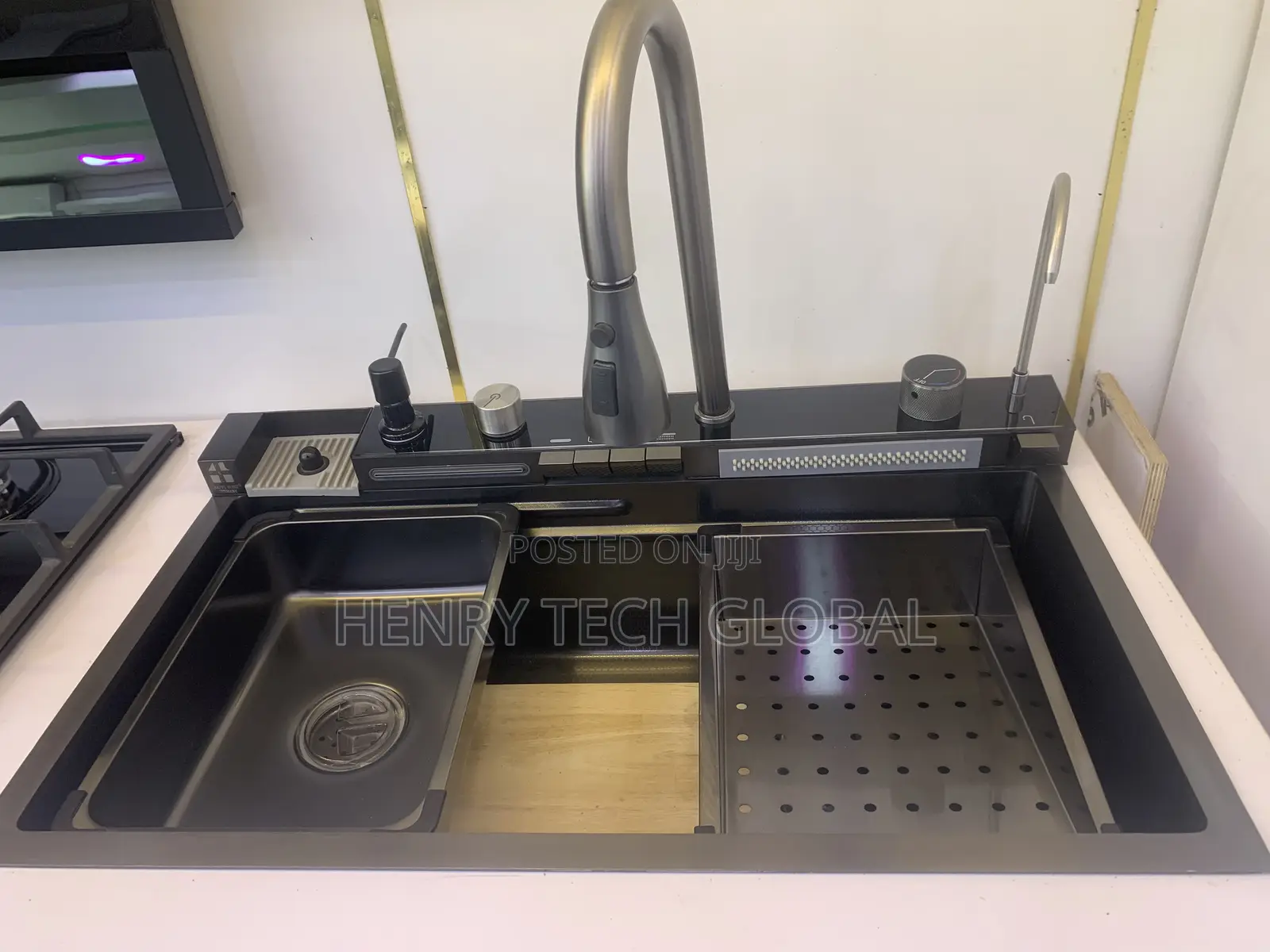 New Models of Kitchen Sinks With Tap