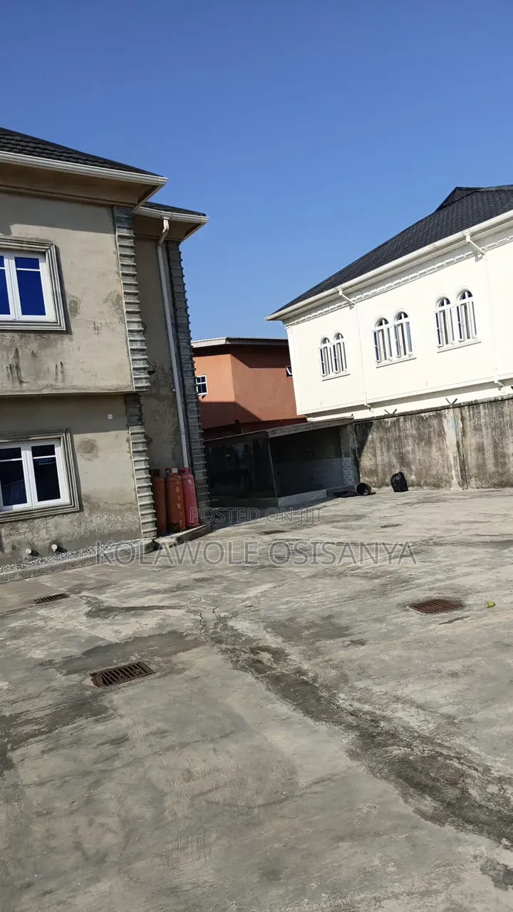 9bdrm Duplex in Iseri Olofin for sale
