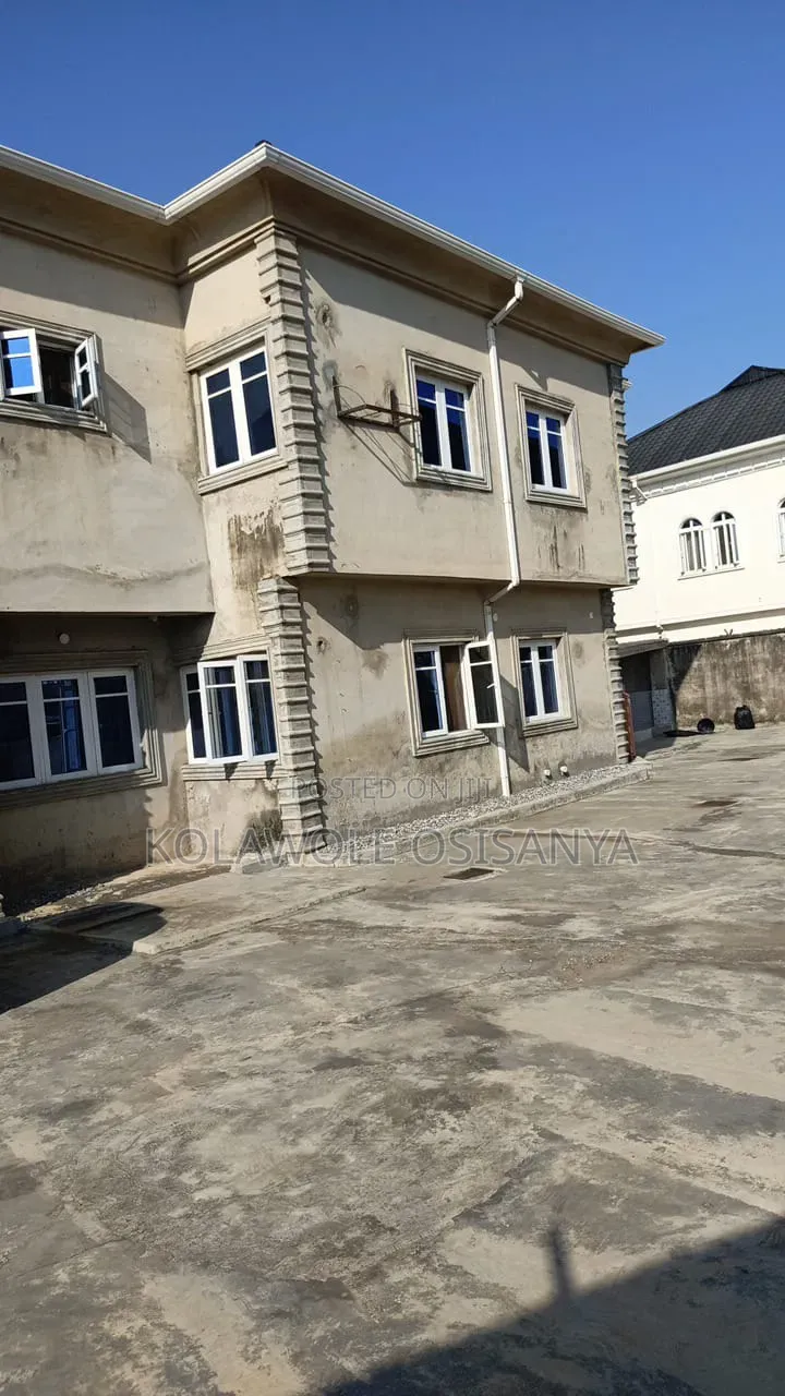 9bdrm Duplex in Iseri Olofin for sale