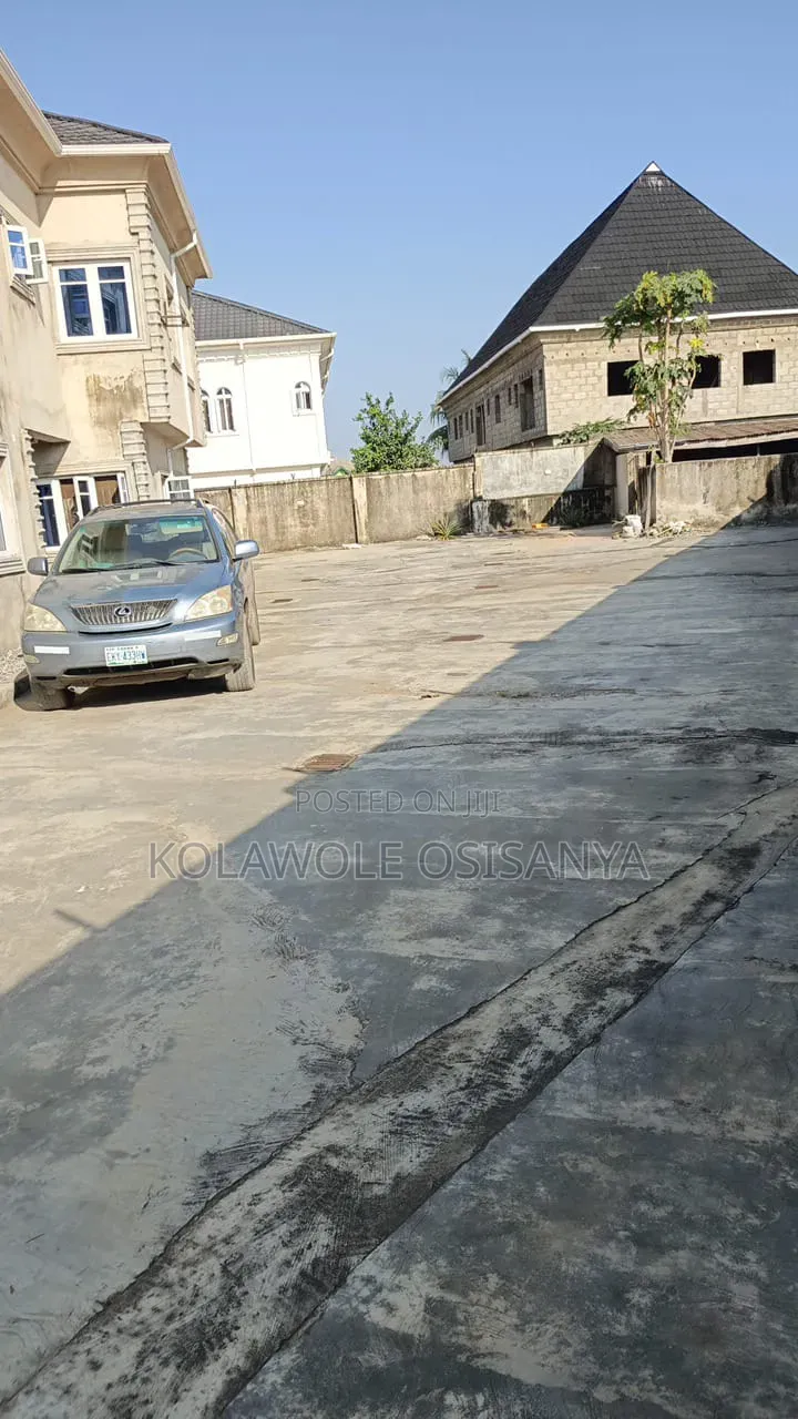 9bdrm Duplex in Iseri Olofin for sale