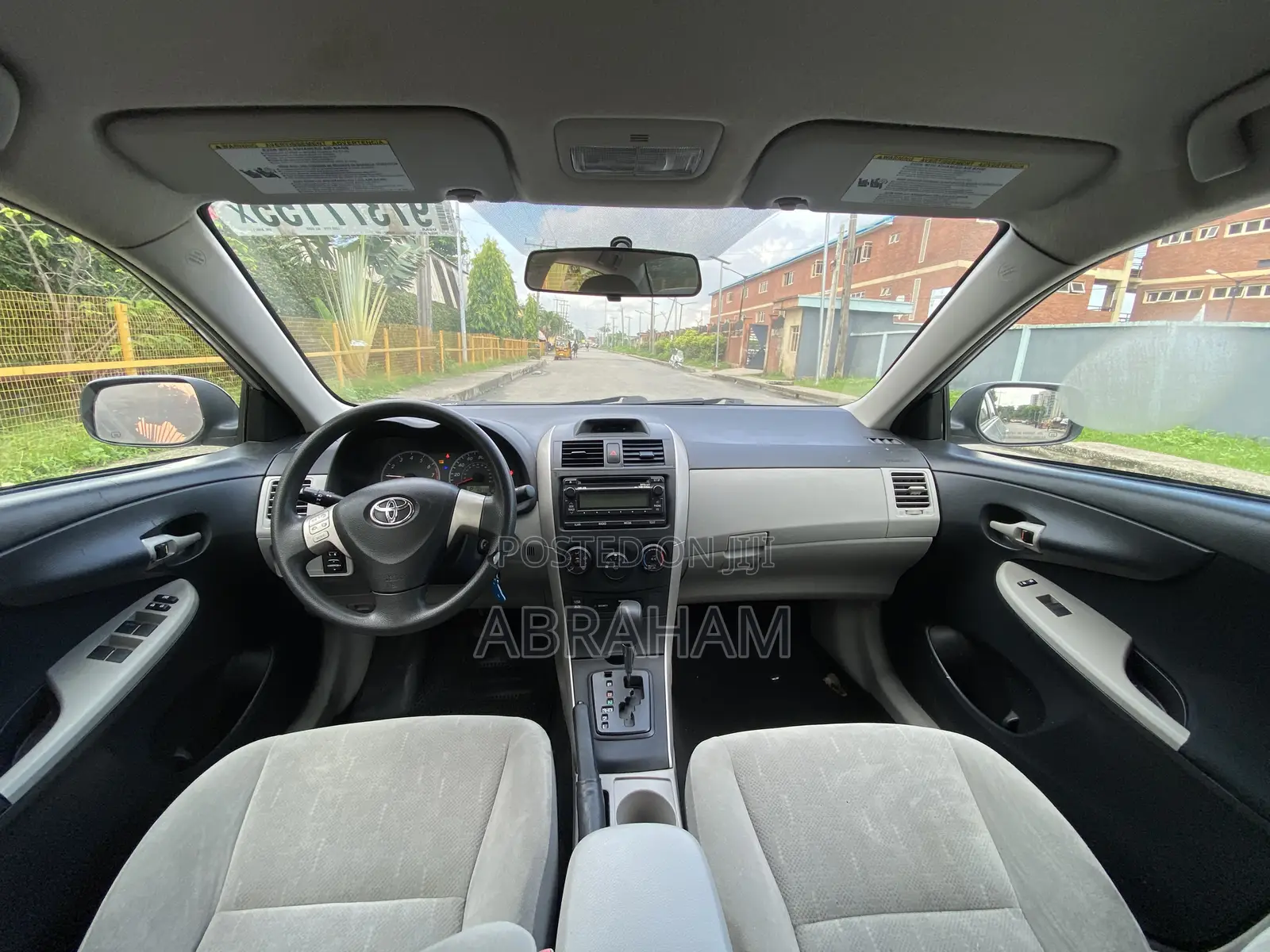 Toyota Corolla LE 4dr Sedan (1.8L 4cyl 4A) 2013 Silver
