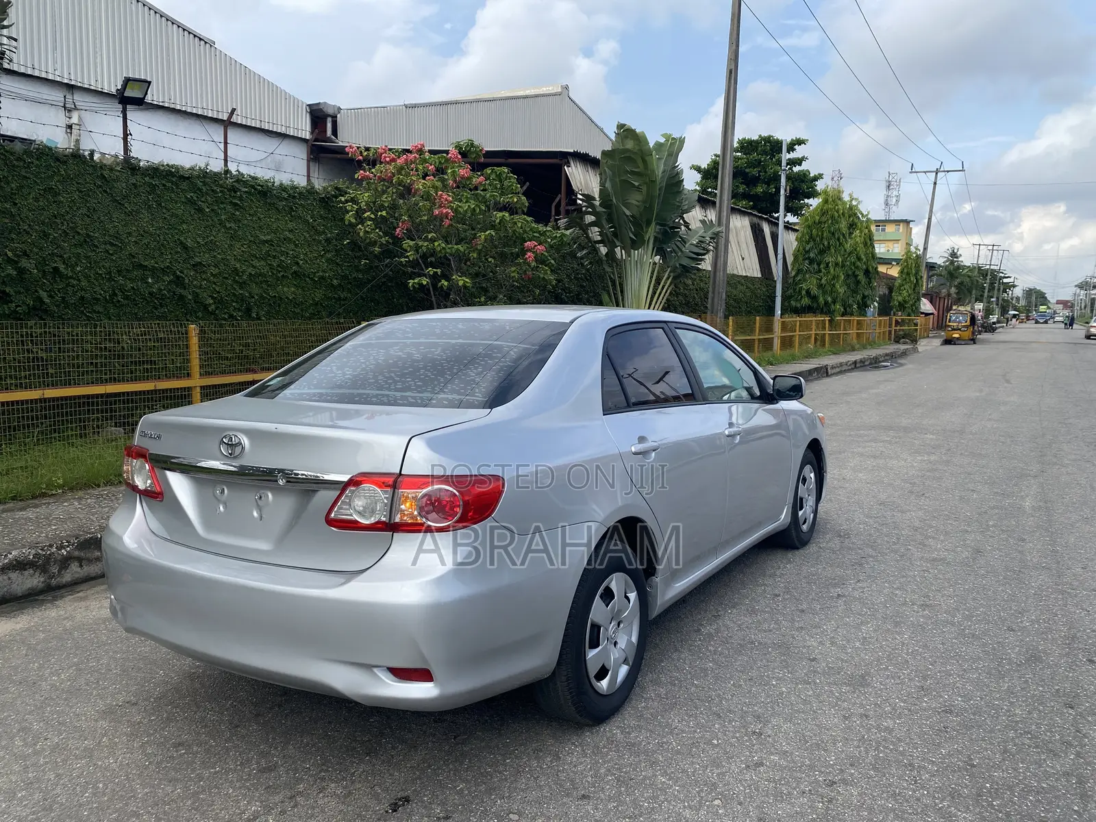 Toyota Corolla LE 4dr Sedan (1.8L 4cyl 4A) 2013 Silver