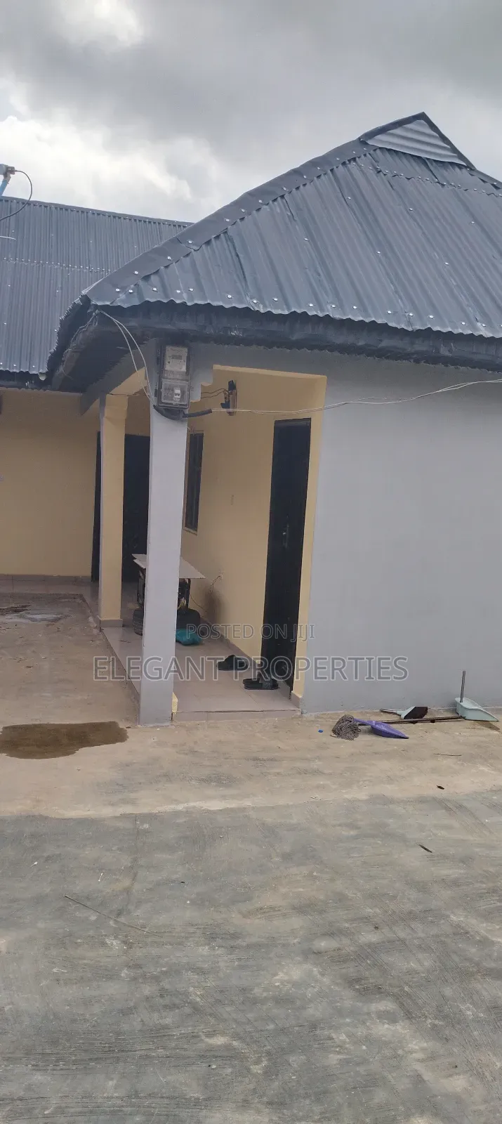 2bdrm Block of Flats in Mast, Usteem School, Osogbo for sale