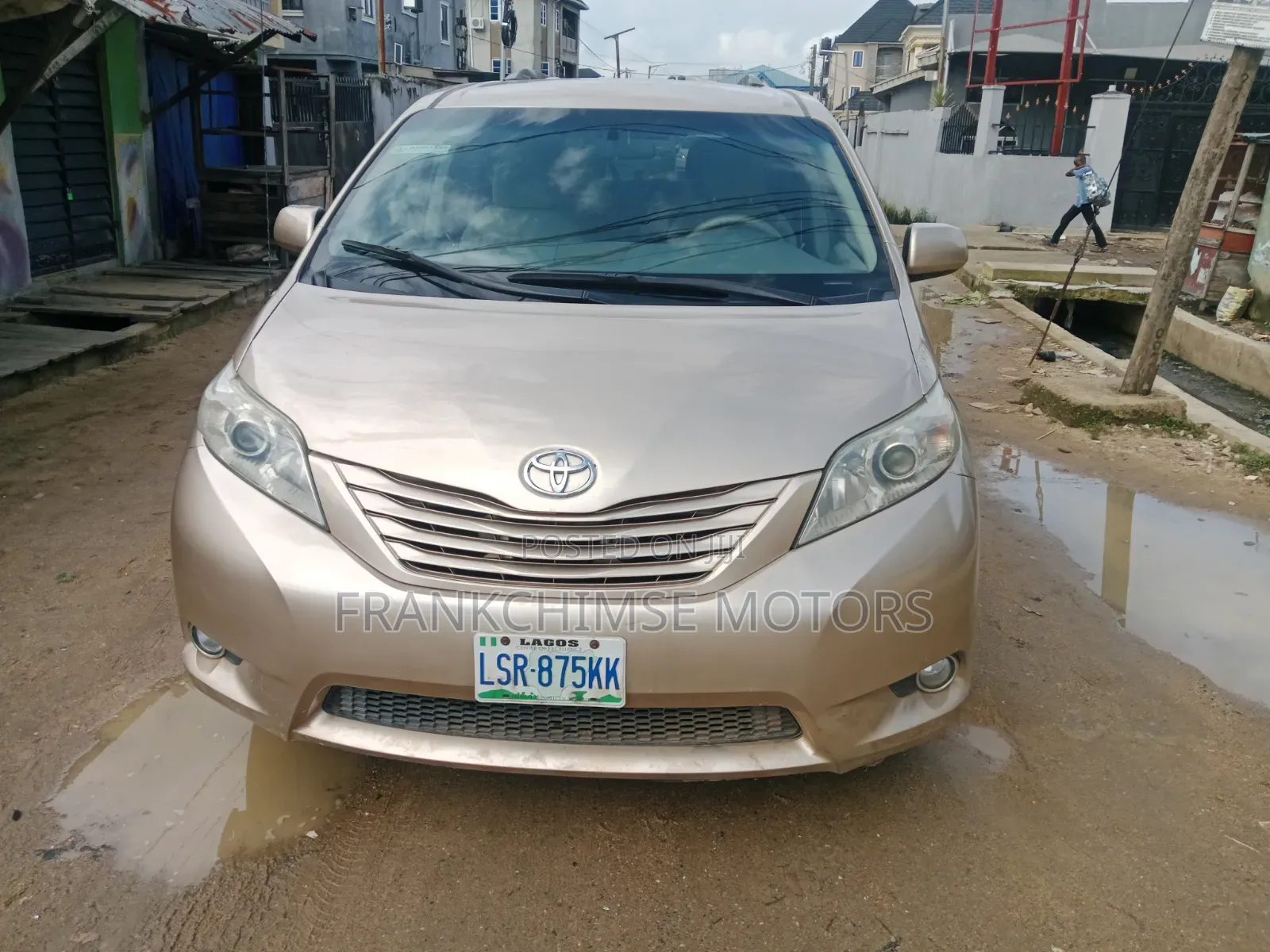 Toyota Sienna 2010 Gold