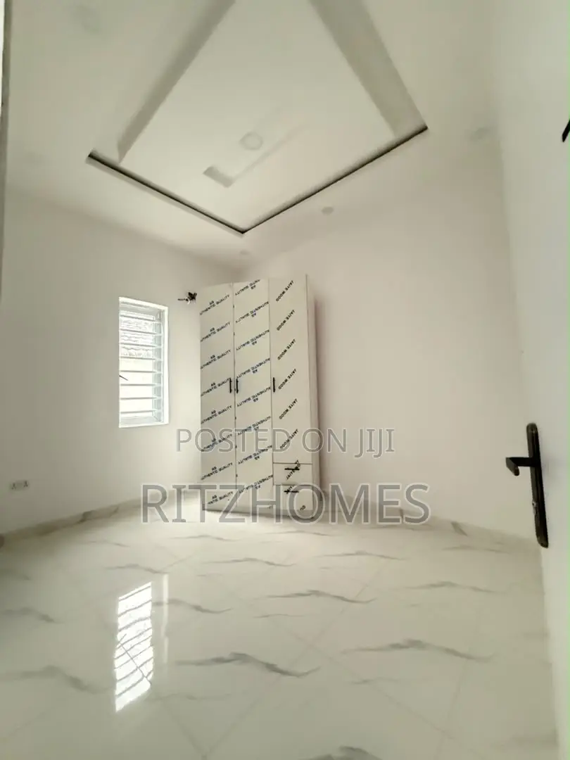 4bdrm Duplex in Thomas Estate for sale