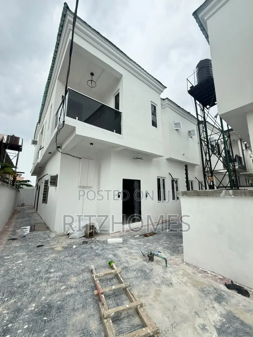 4bdrm Duplex in Thomas Estate for sale