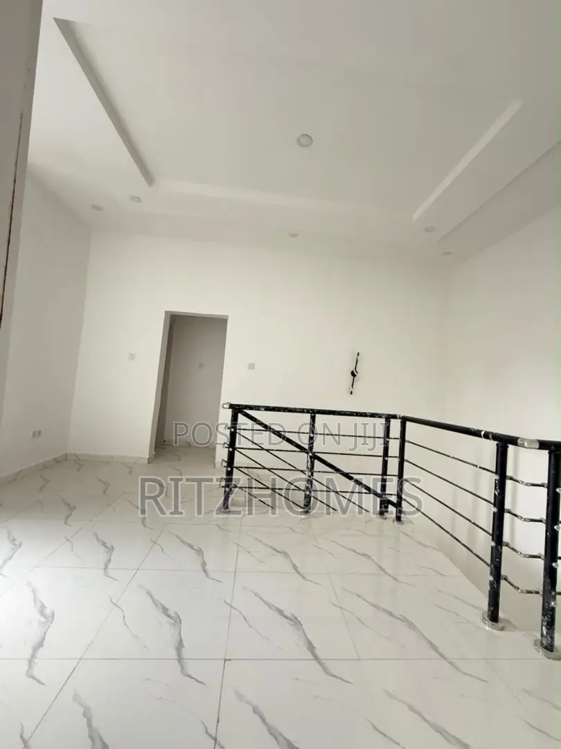 4bdrm Duplex in Thomas Estate for sale