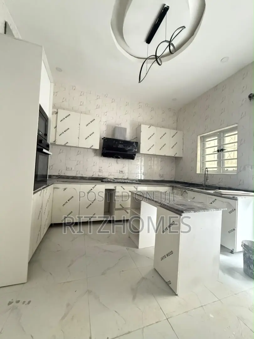 4bdrm Duplex in Thomas Estate for sale
