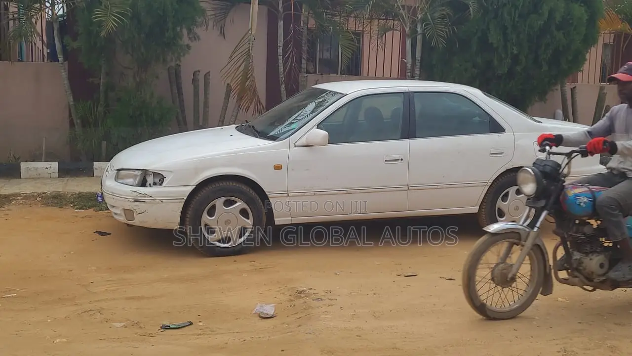 Toyota Camry Automatic 1999 White