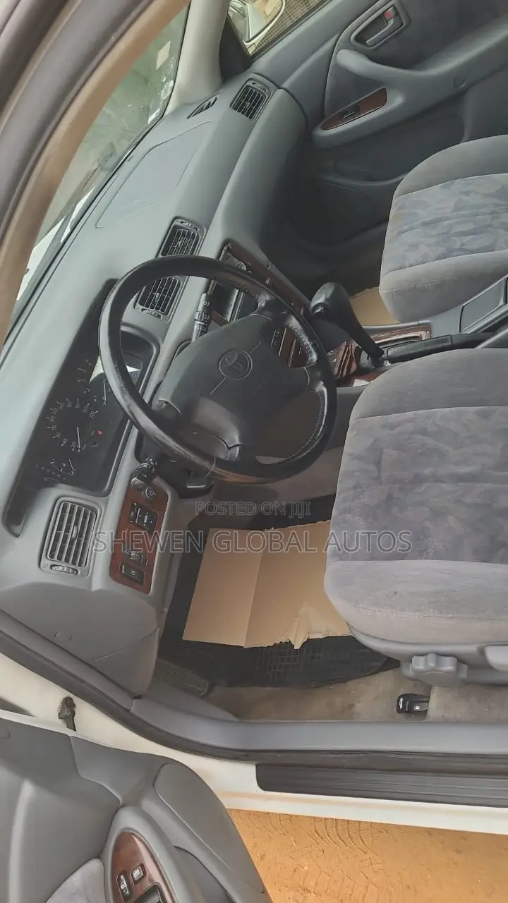 Toyota Camry Automatic 1999 White