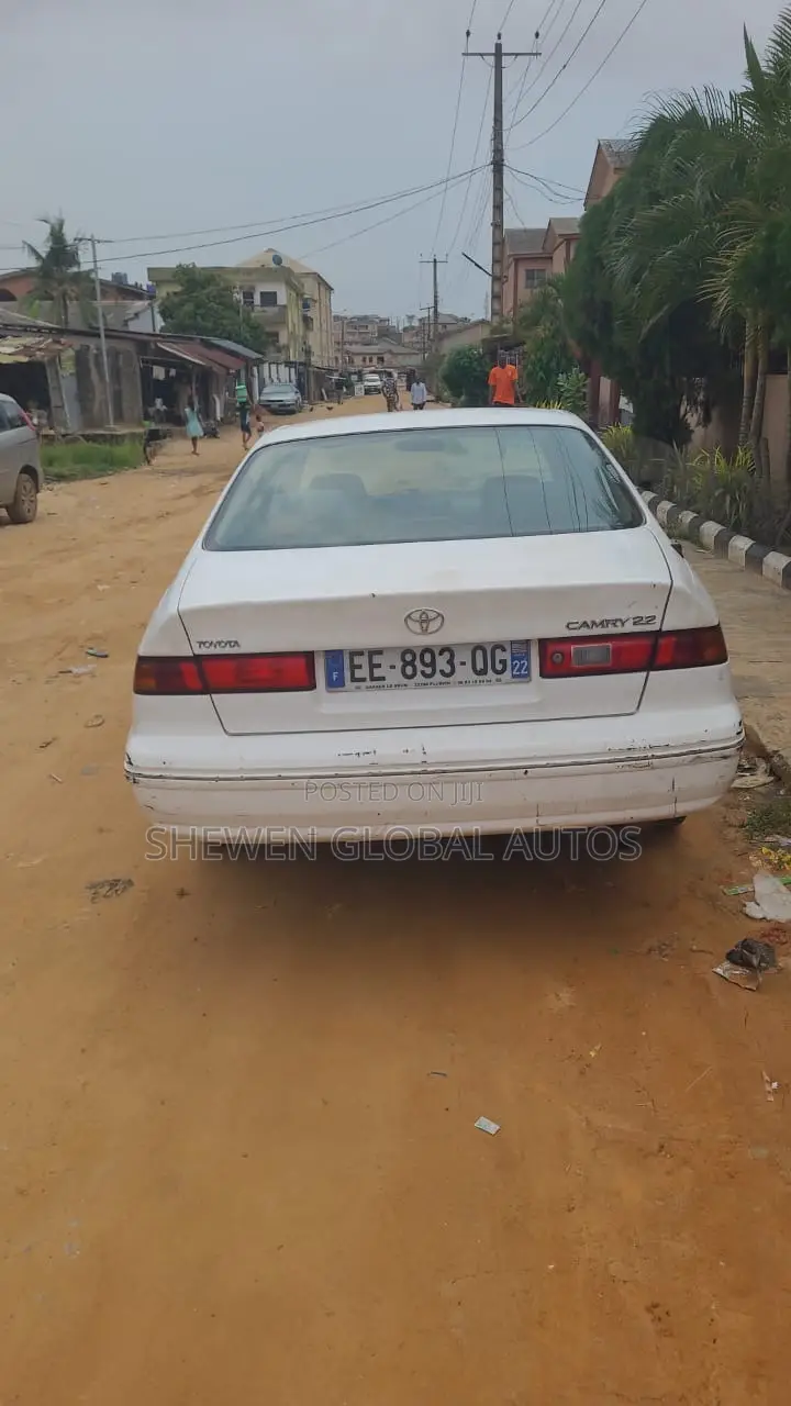 Toyota Camry Automatic 1999 White