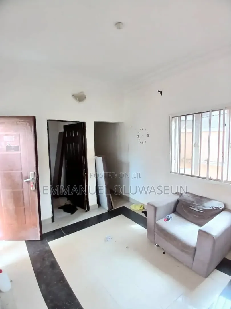 Mini Flat in Dakwo District for rent