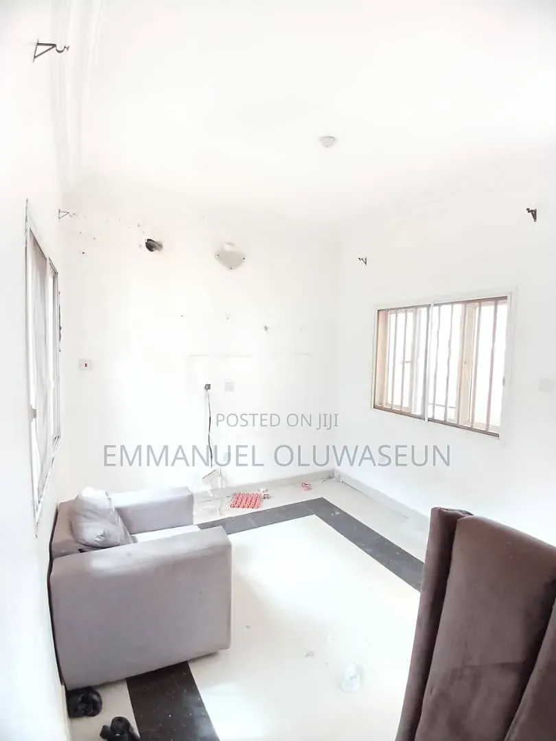 Mini Flat in Dakwo District for rent