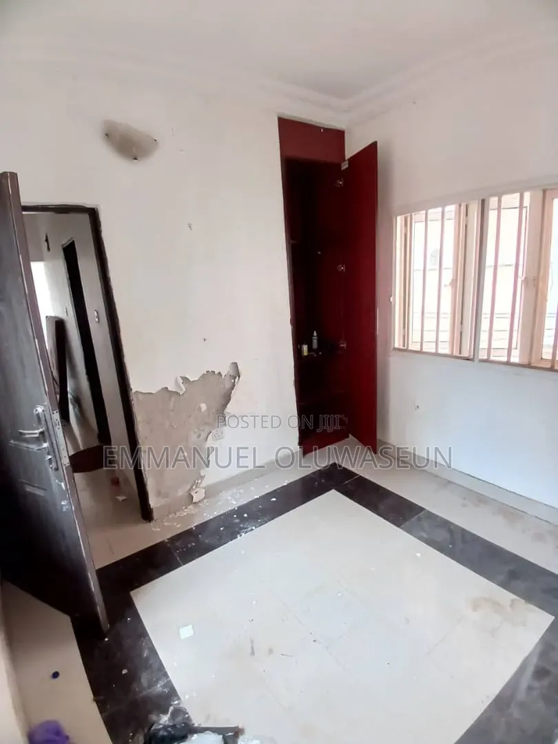 Mini Flat in Dakwo District for rent
