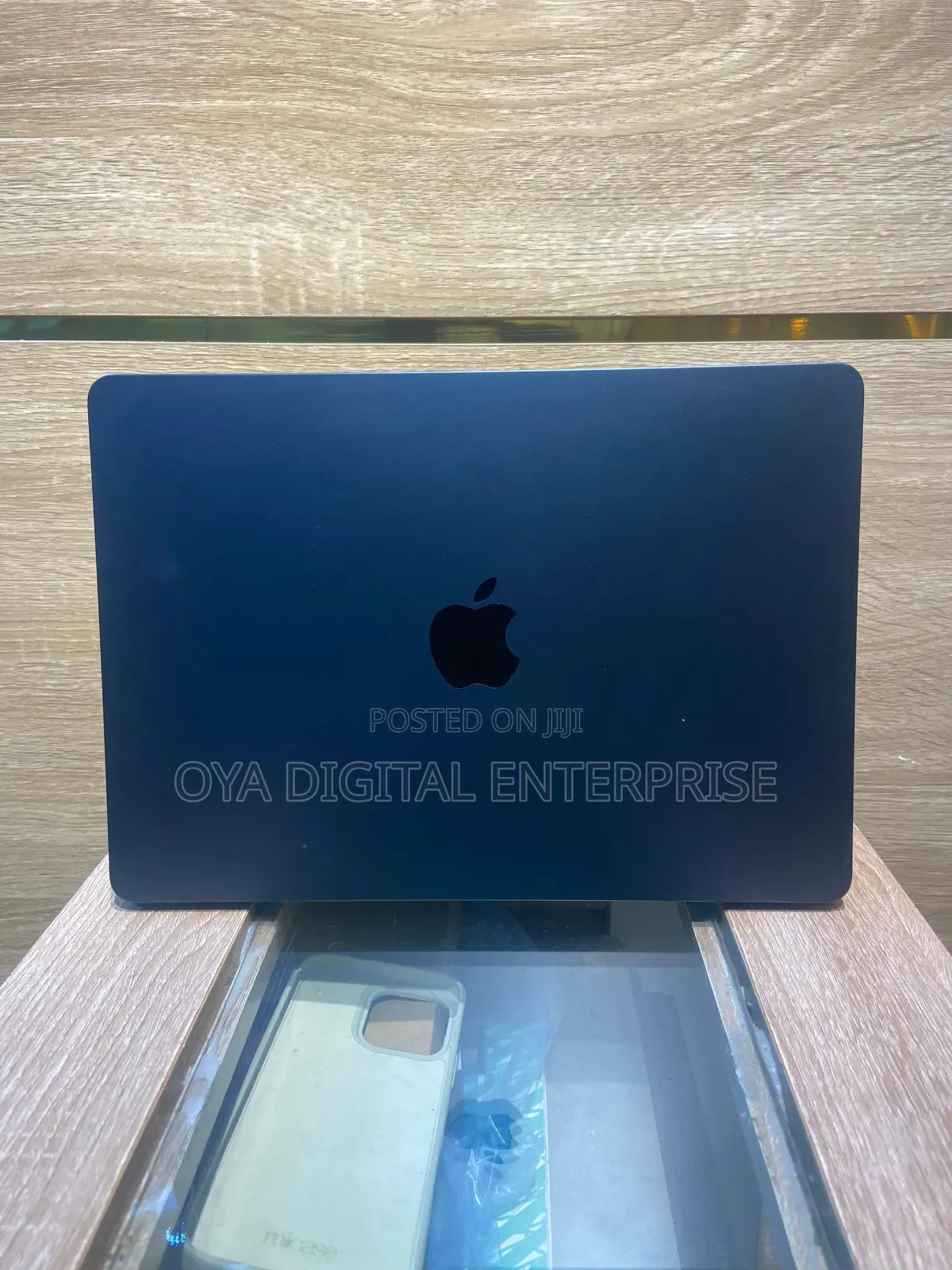 Laptop Apple MacBook Air 2022 M2 8GB Apple M2 SSD 256GB