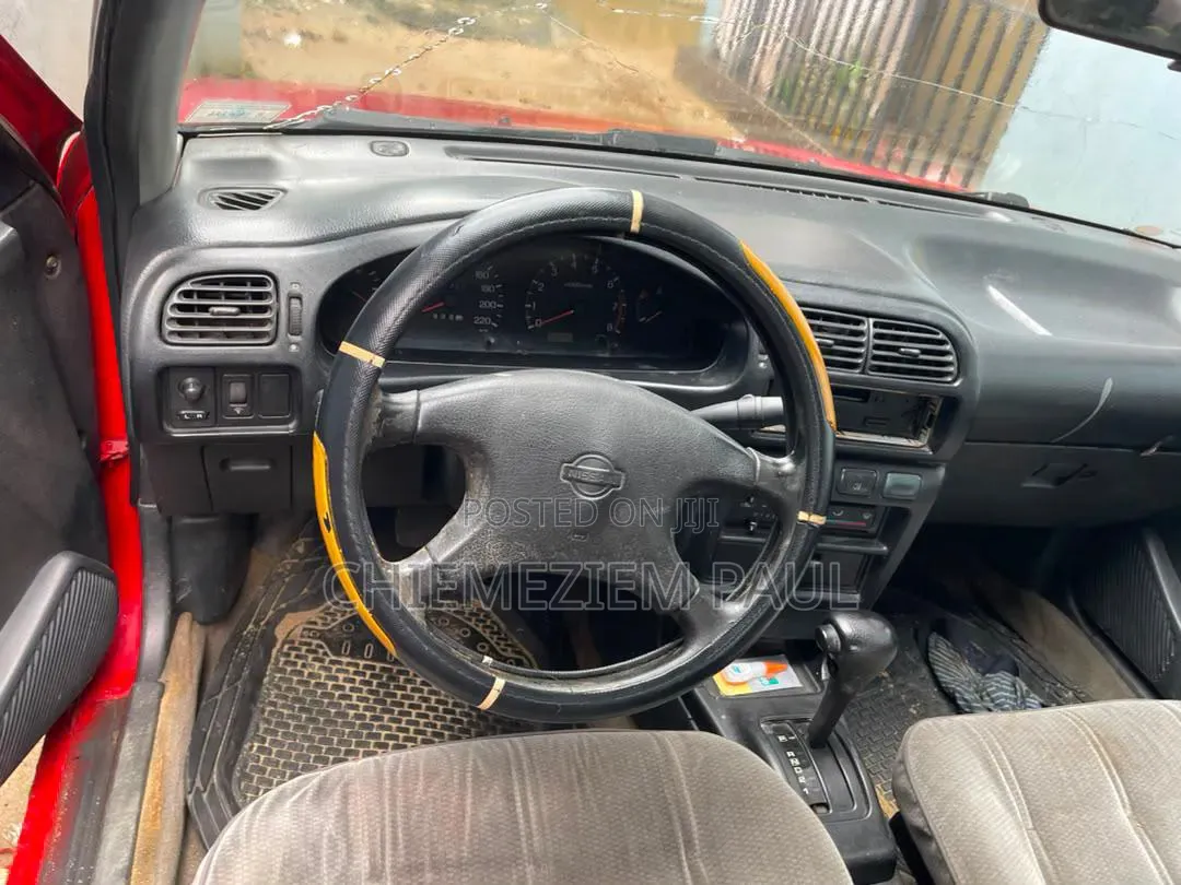 Nissan Sunny 2004 Red