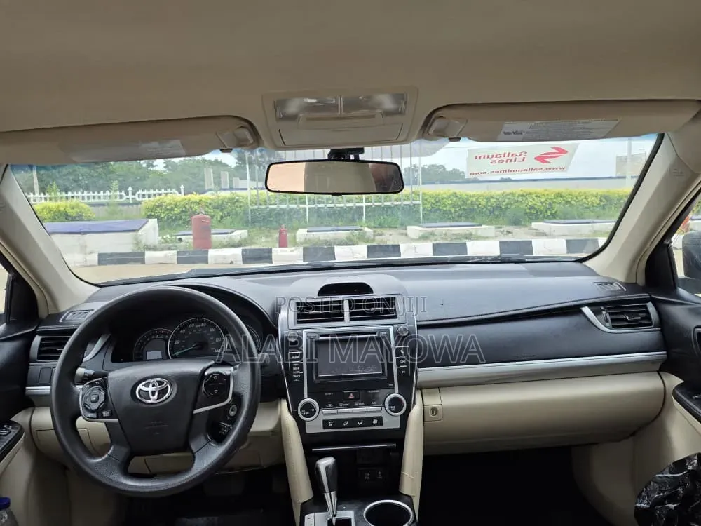 Toyota Camry LE 4dr Sedan (2.5L 4cyl 6A) 2013 Gold
