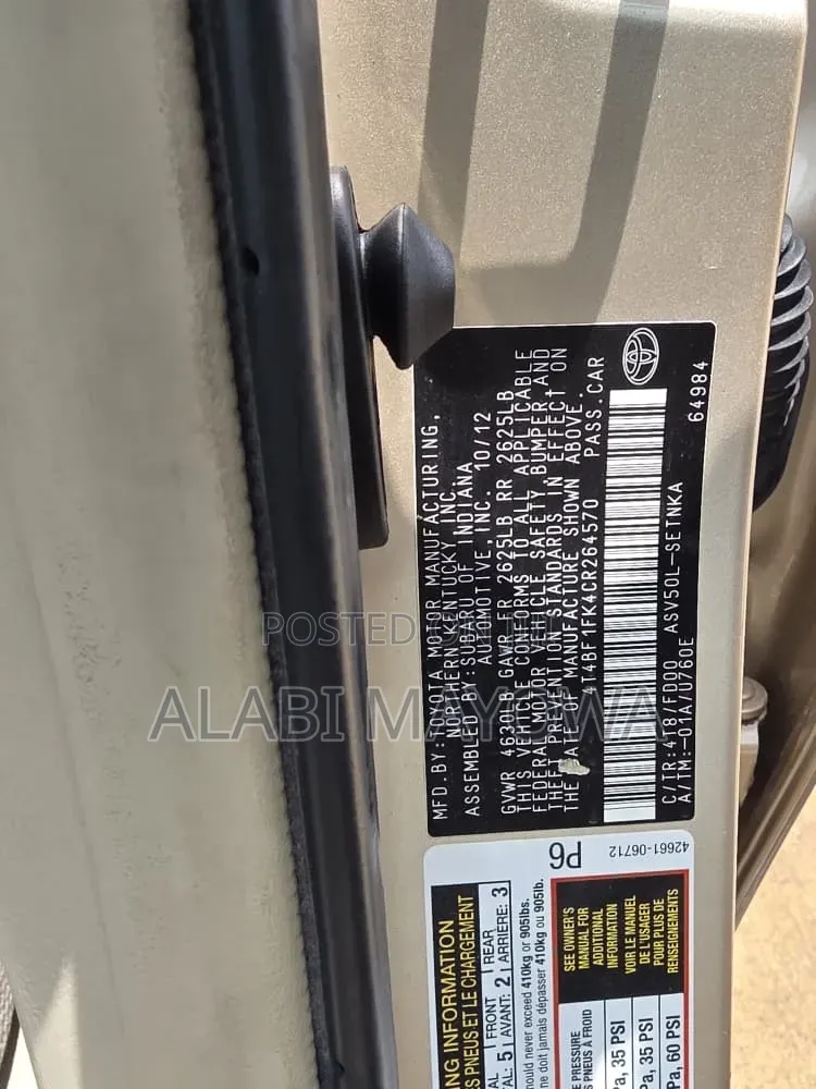 Toyota Camry LE 4dr Sedan (2.5L 4cyl 6A) 2013 Gold