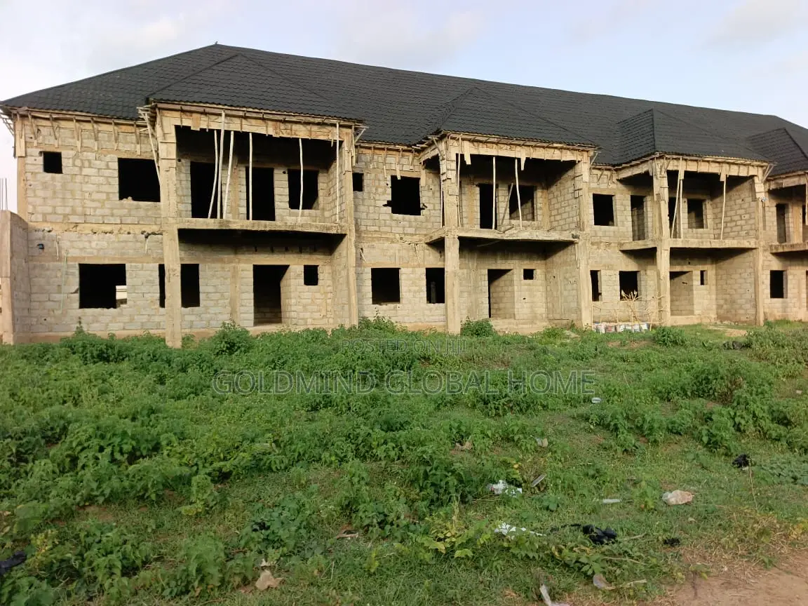 4bdrm Townhouse/Terrace in Seman Estate, Sabon Lugbe for sale