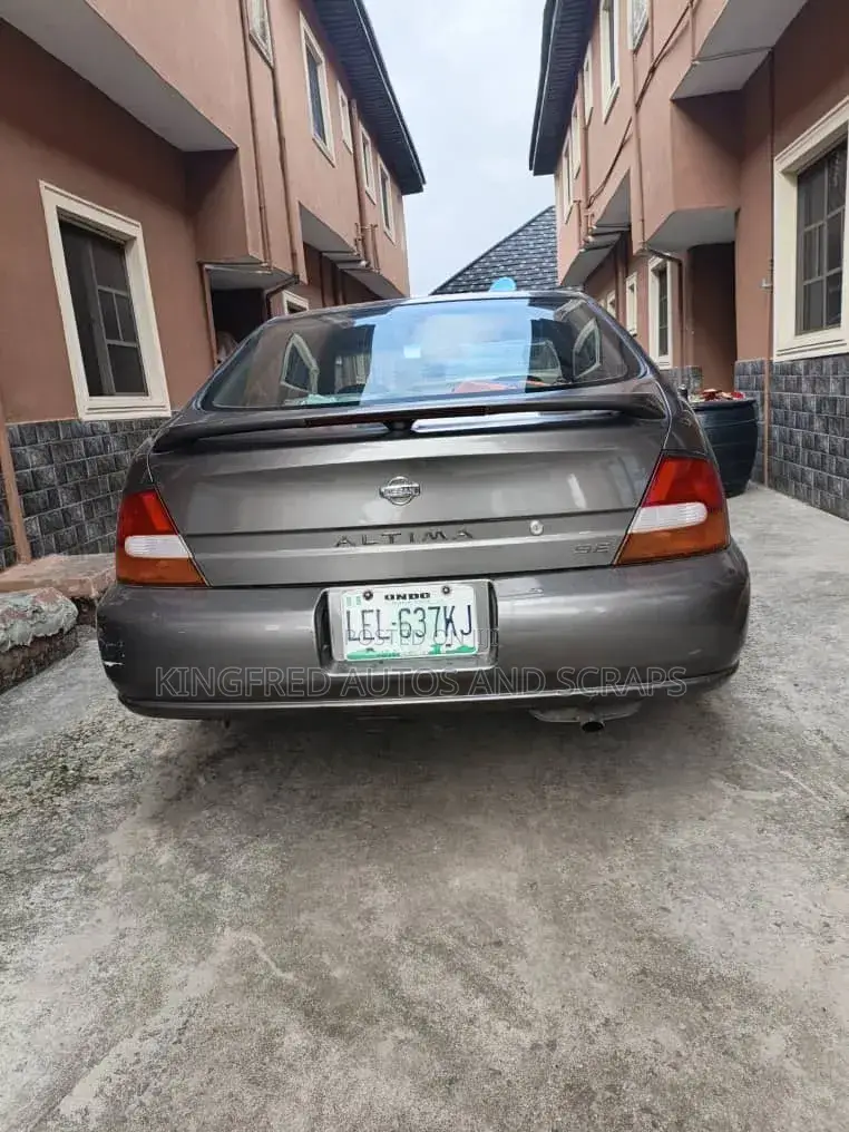 Nissan Altima 2005 Gray