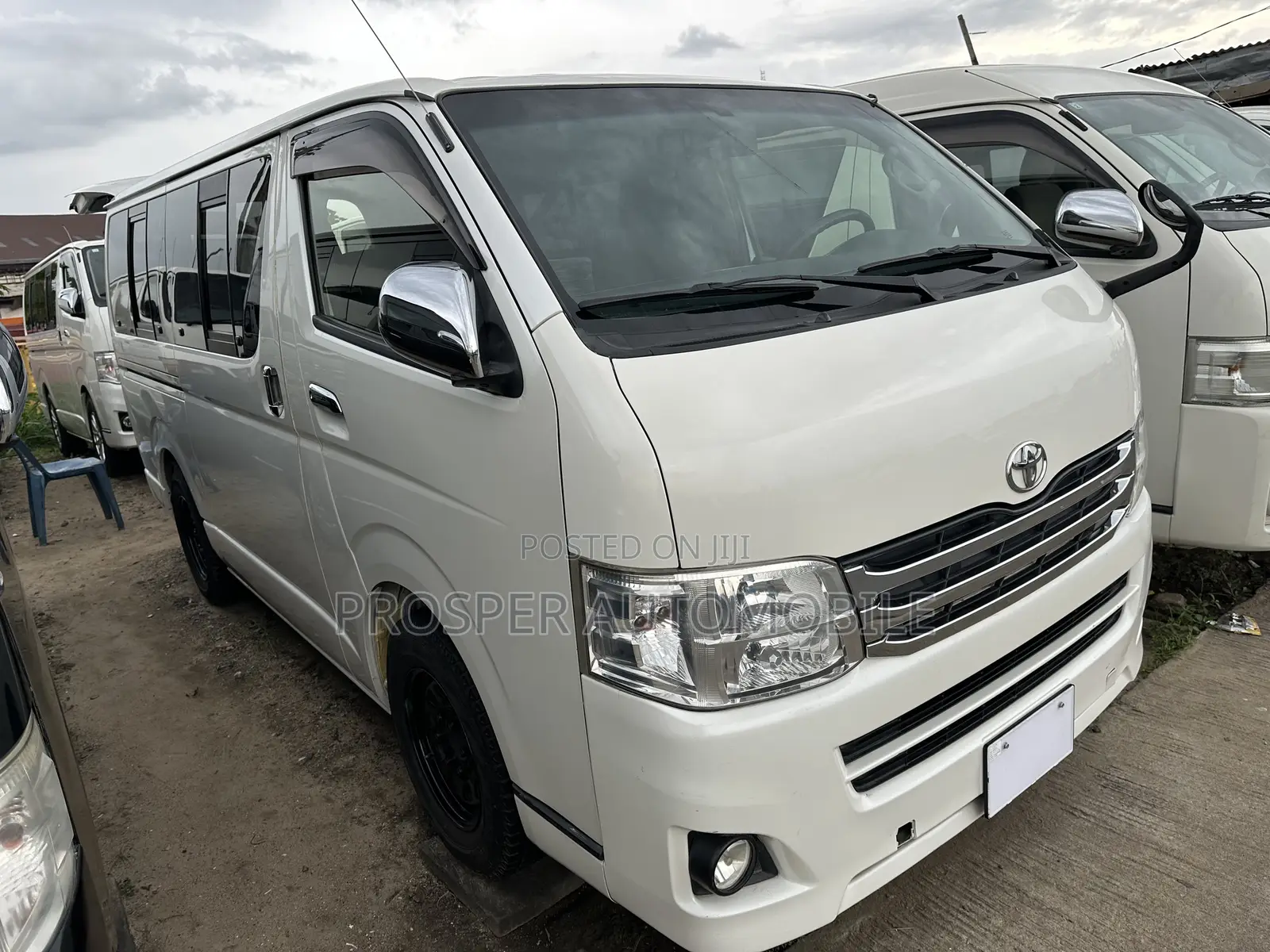 Toyota HiAce 2013 White