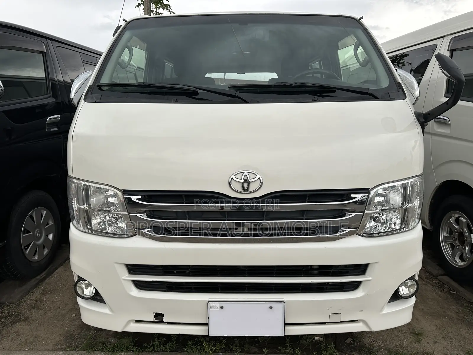 Toyota HiAce 2013 White