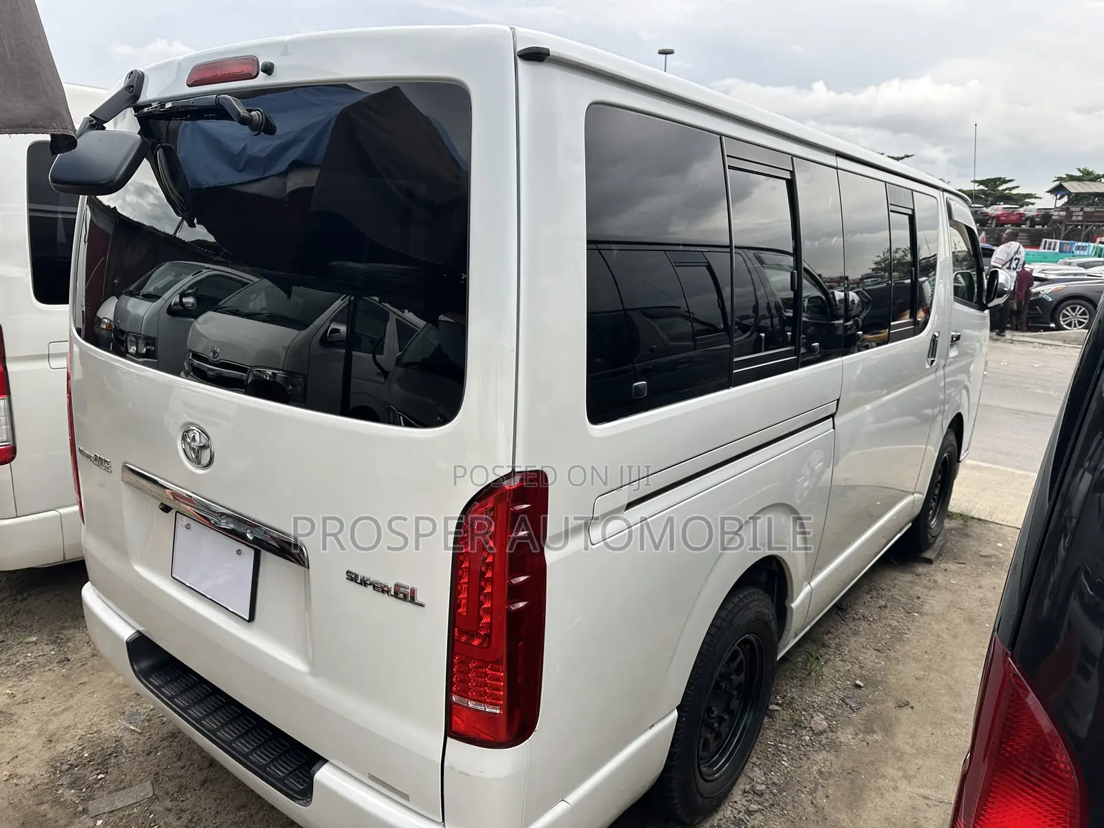 Toyota HiAce 2013 White