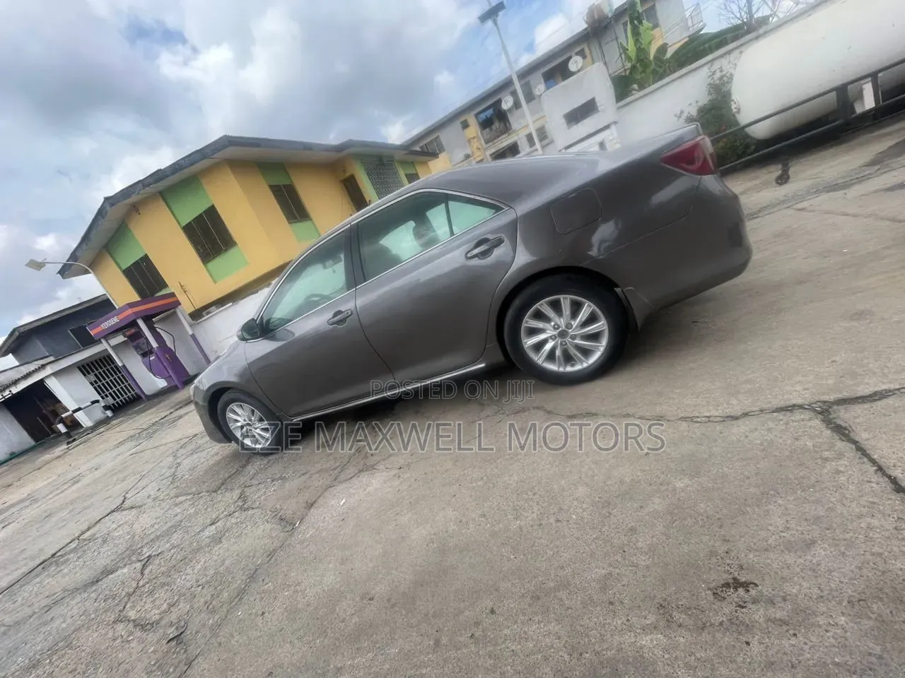 Toyota Camry LE 4dr Sedan (2.5L 4cyl 6A) 2012 Gray