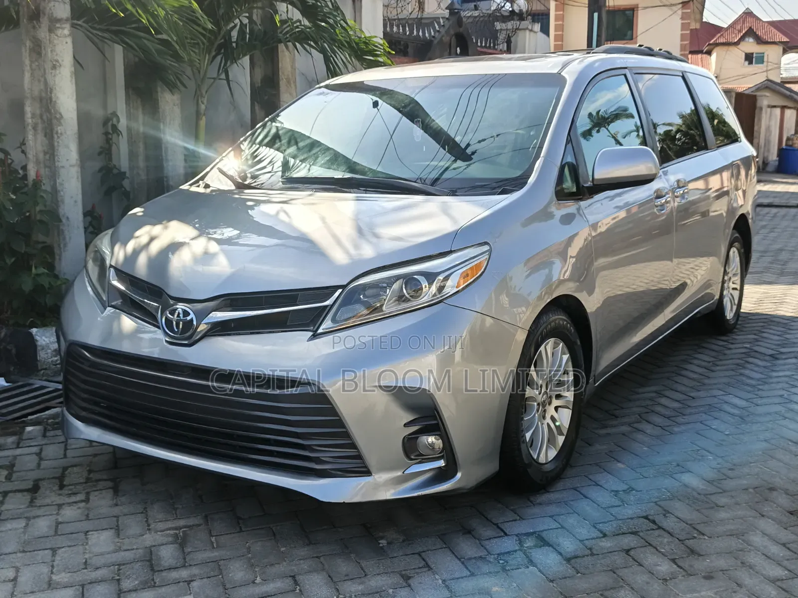Toyota Sienna XLE Mobility Auto Access (3.5L 6cyl 8A) 2018 Silver