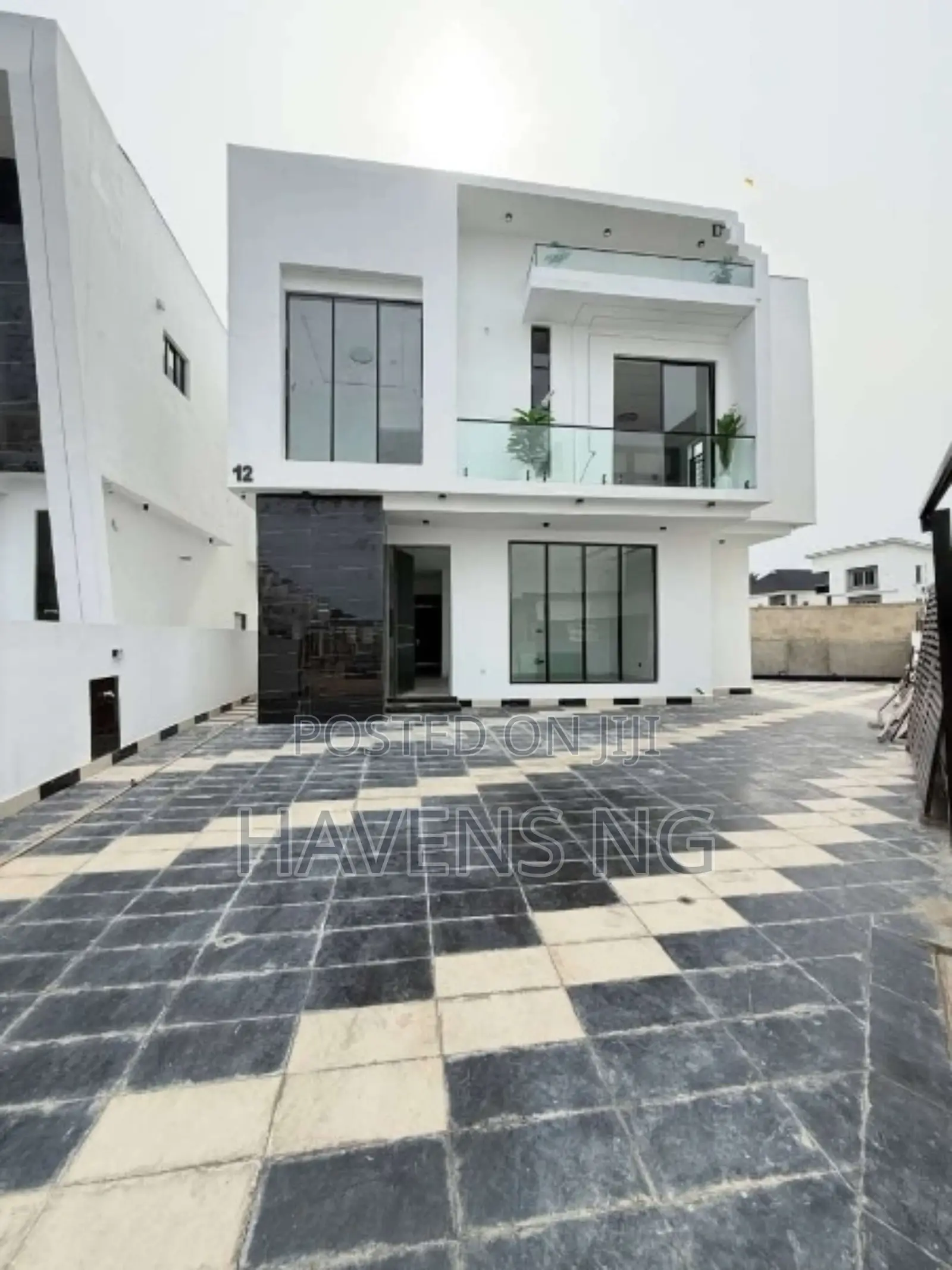 4bdrm Duplex in Lekki Phase 2 for sale