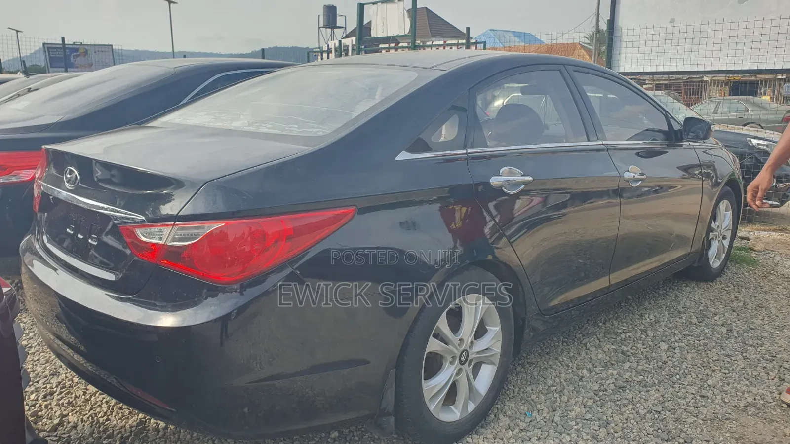 Hyundai Sonata GLS Sedan FWD (2.4L 4cyl 6M) 2011 Black