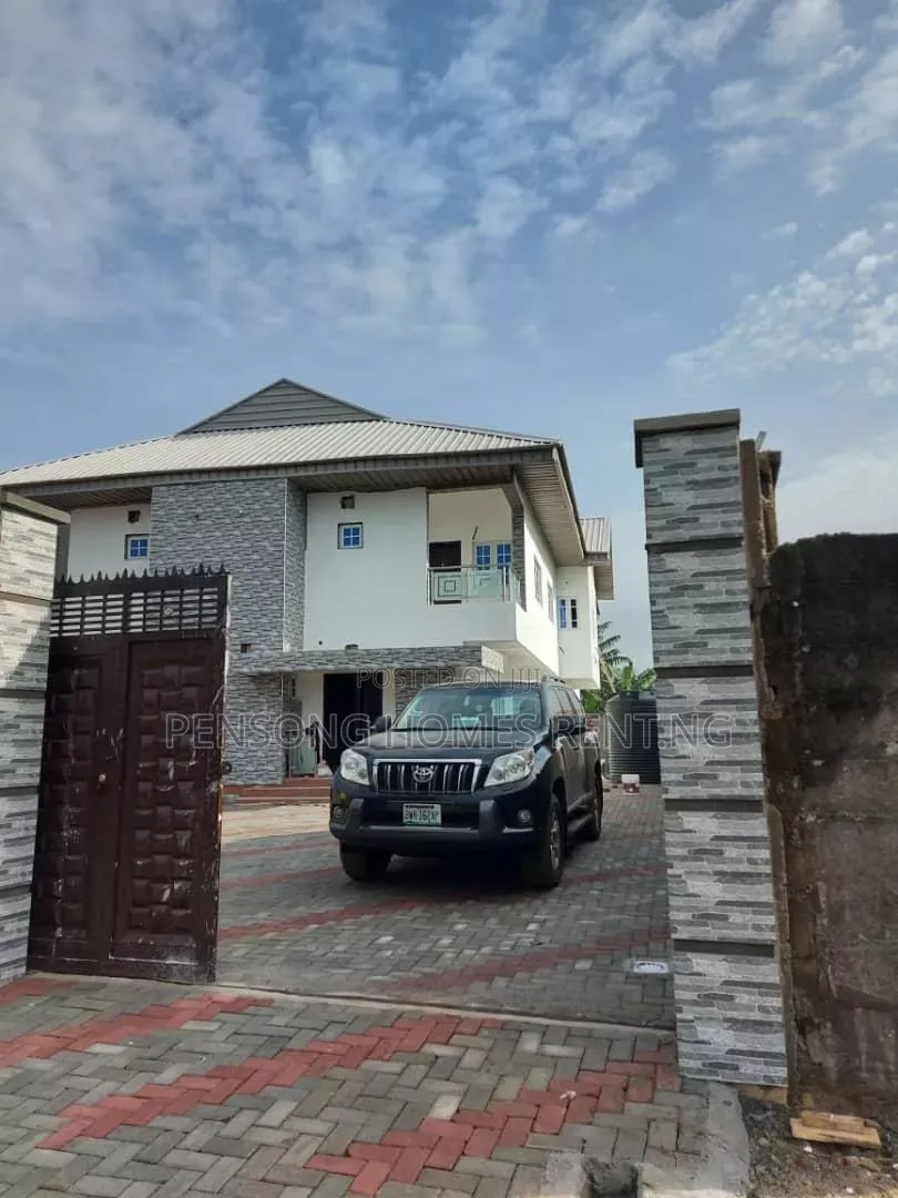 4bdrm Duplex in Unilag Estate, Lekki Expressway for sale
