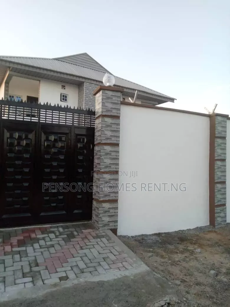 4bdrm Duplex in Unilag Estate, Lekki Expressway for sale