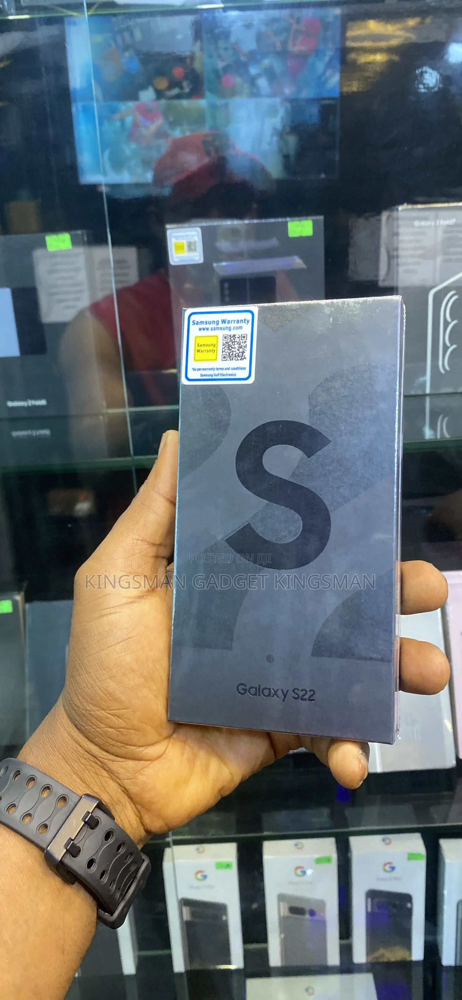 New Samsung Galaxy S22 5G 256 GB Gold