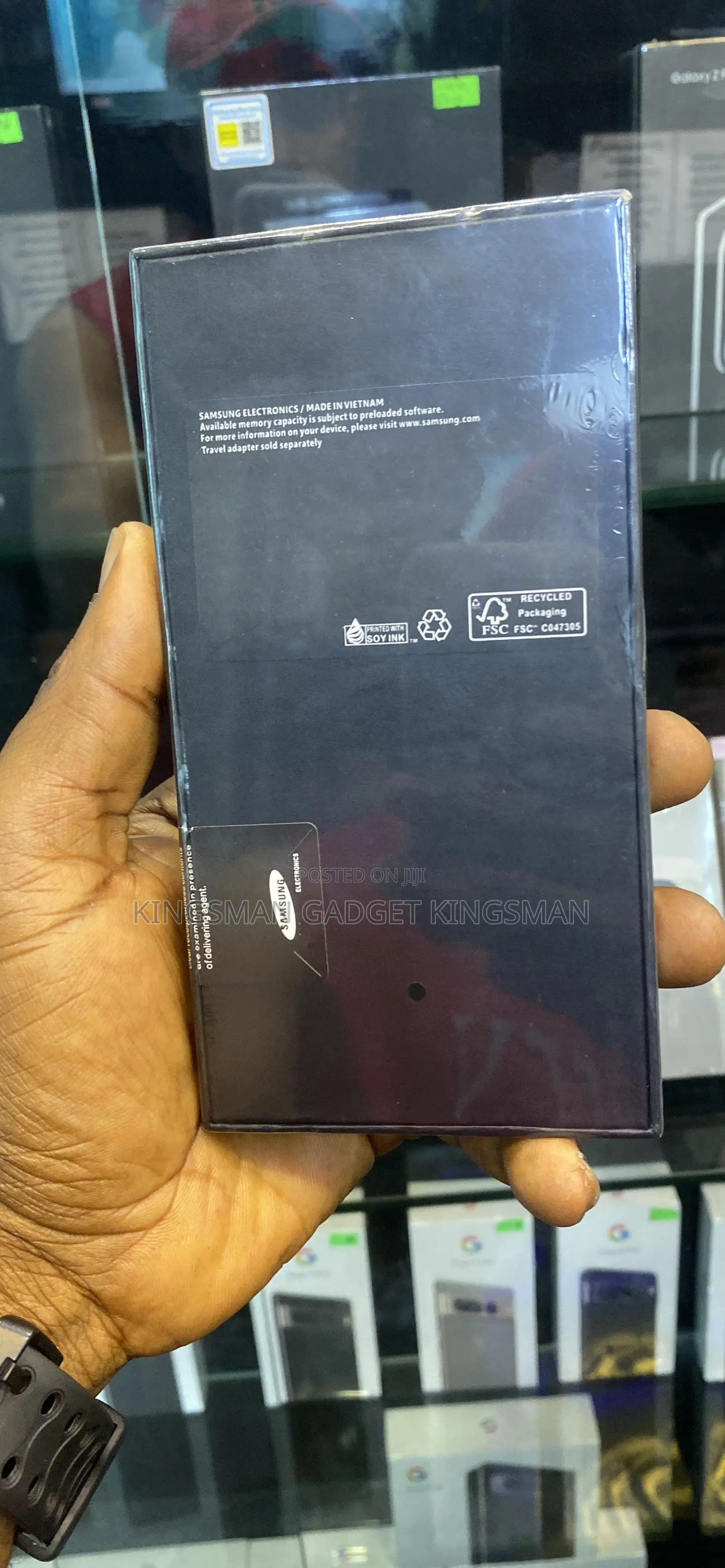 New Samsung Galaxy S22 5G 256 GB Gold
