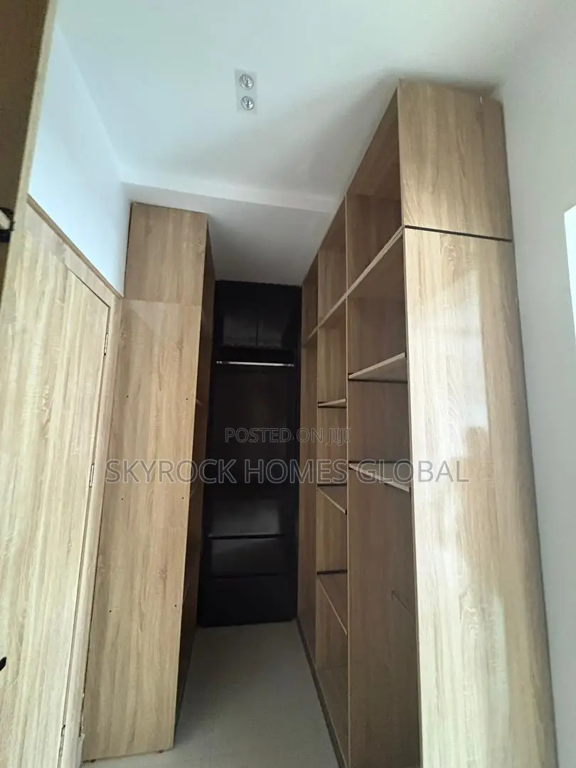 5bdrm Duplex in Ikota for rent