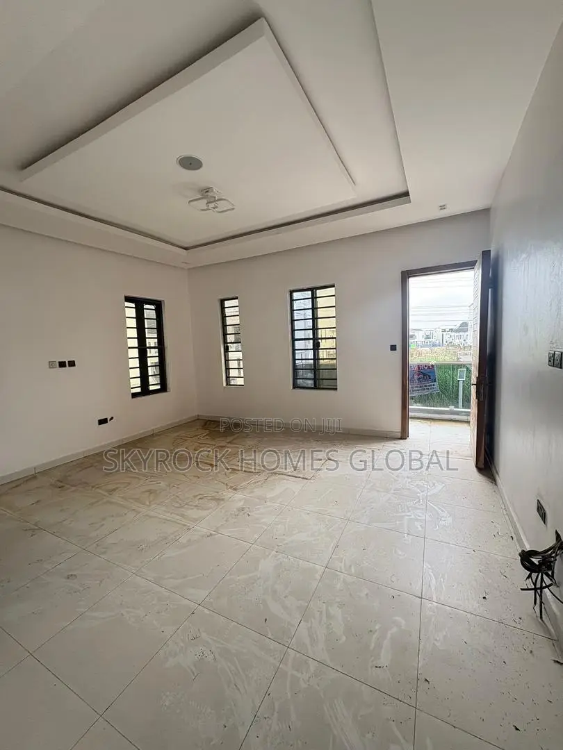 5bdrm Duplex in Ikota for rent