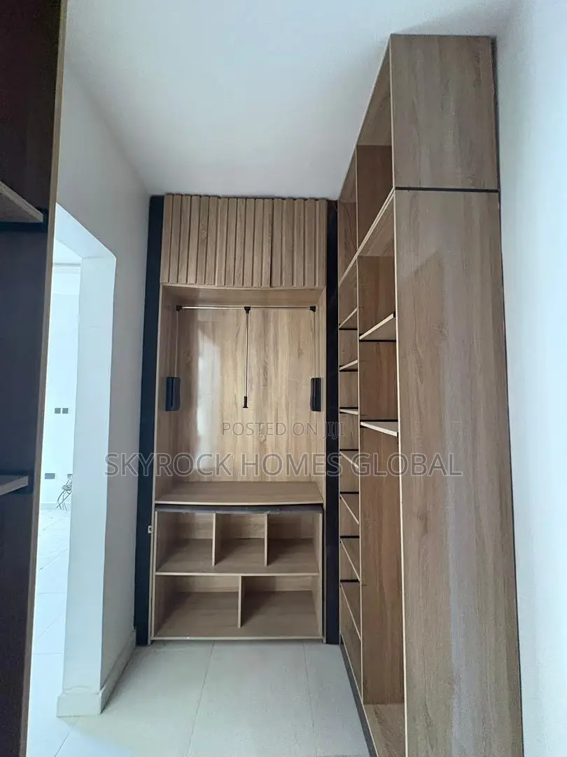 5bdrm Duplex in Ikota for rent