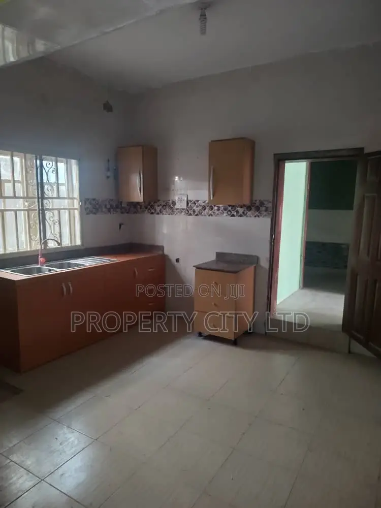 1bdrm Block of Flats in Lagoon View Estate, Ibeshe / Ikorodu for rent