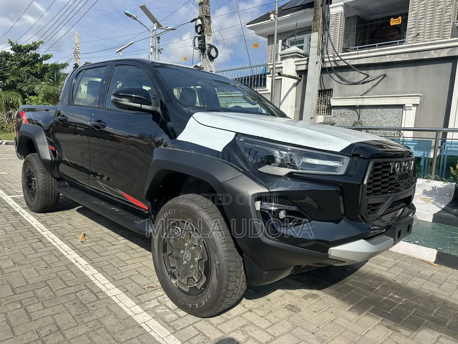 New Toyota Hilux 2025 Black