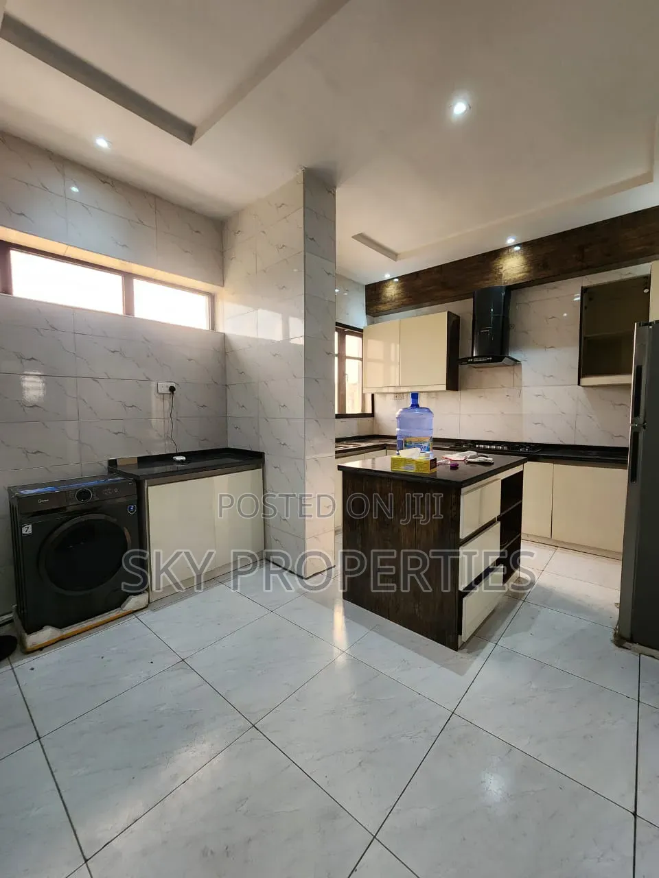 3bdrm Apartment in Furo Ezimora, Lekki Phase 1 for rent