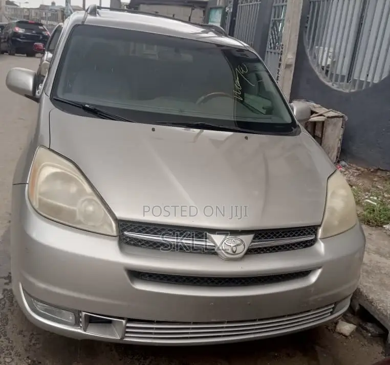 Toyota Sienna XLE Limited AWD 2005 Gold