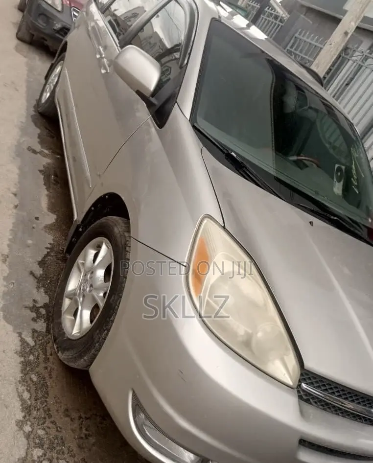 Toyota Sienna XLE Limited AWD 2005 Gold