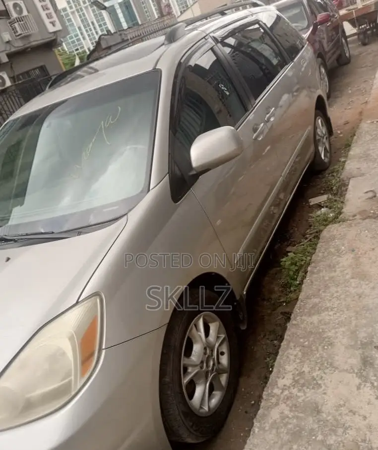 Toyota Sienna XLE Limited AWD 2005 Gold
