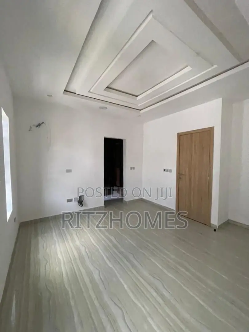 4bdrm Duplex in Chevron for sale