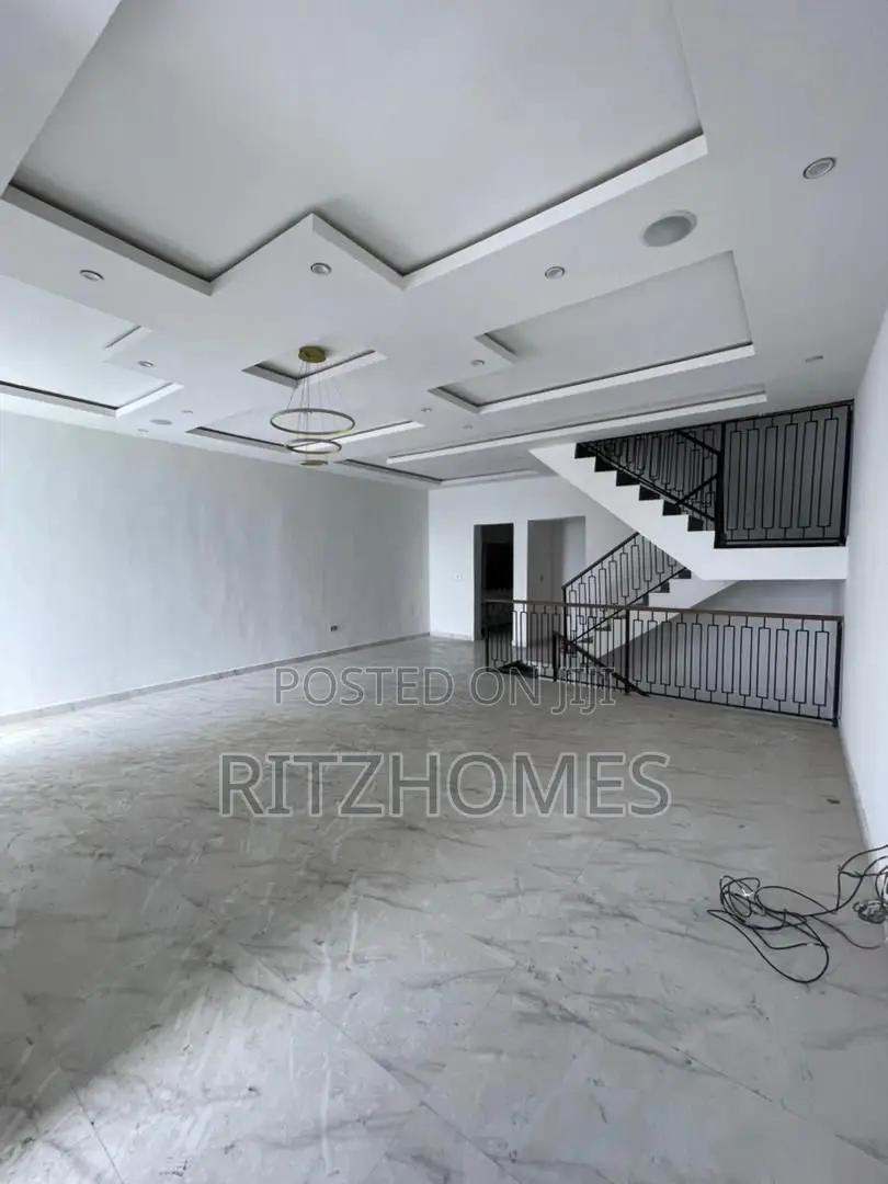 4bdrm Duplex in Chevron for sale