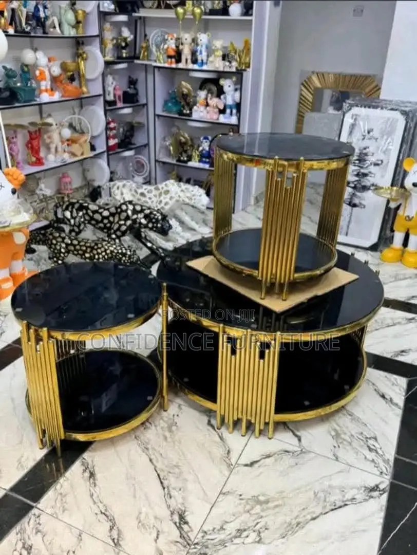 Luxury Glass Top and Button Luxury Center Table and Side Stools