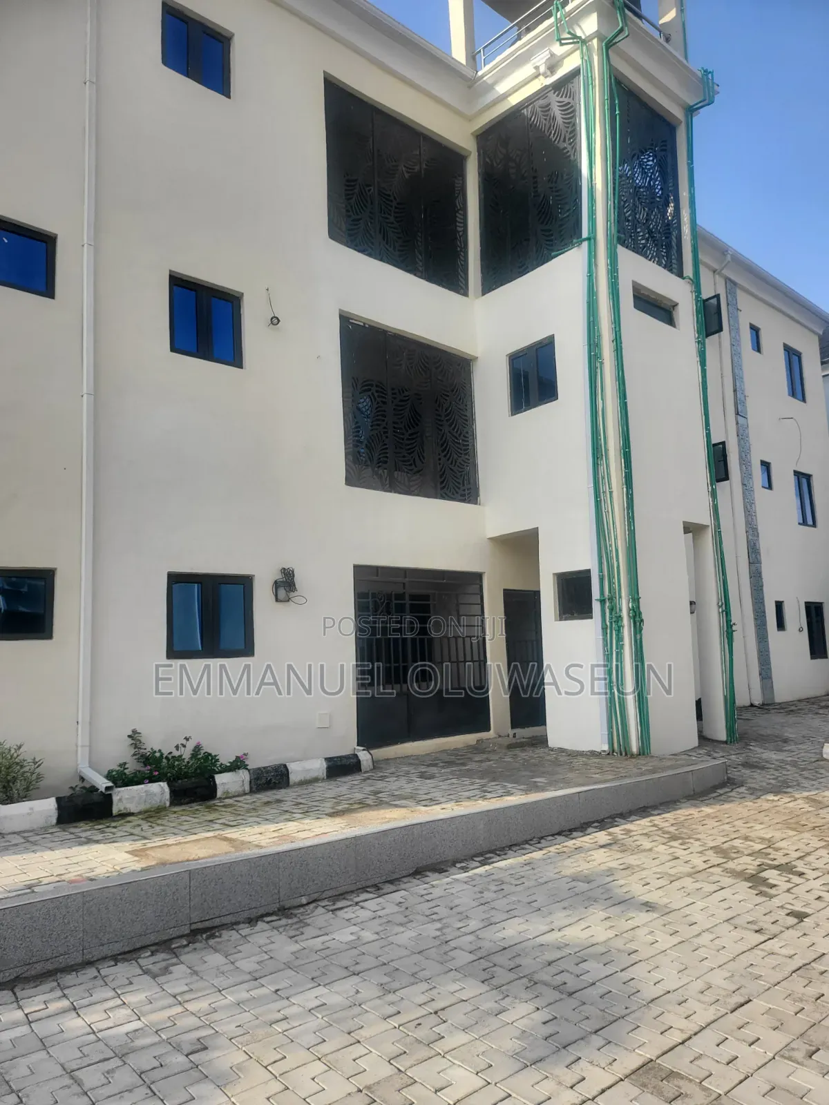 2bdrm Block of Flats in In An Estate, Karu for rent