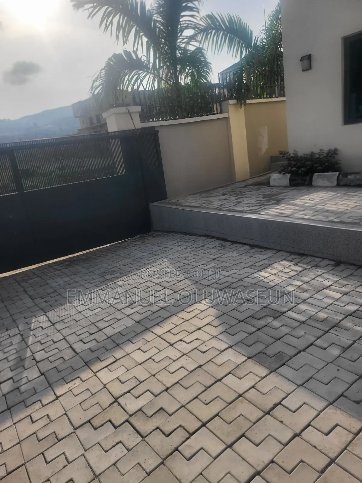 2bdrm Block of Flats in In An Estate, Karu for rent